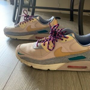 Nike Sneakers Size 9 Women’s